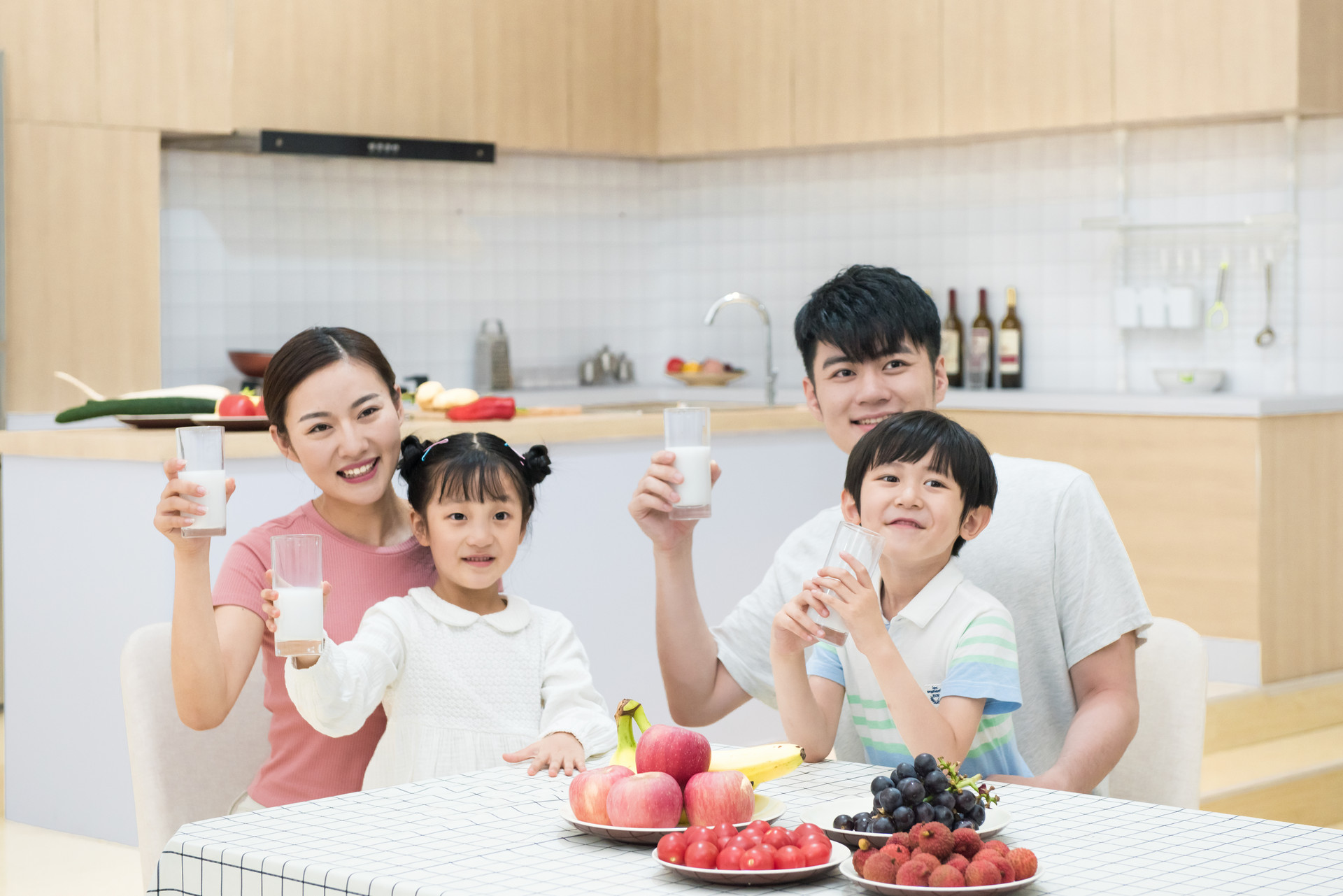 羊奶粉排行榜10強(qiáng)哪個(gè)好？應(yīng)該選擇哪些成分的羊奶粉？